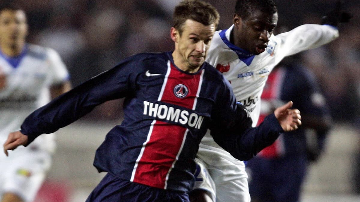 Avec le maillot du PSG, ici face à... Blaise Matuidi, alors à Troyes, en janvier 2006