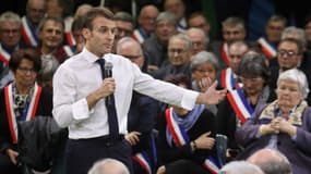 Emmanuel Macron lors du grand débat à Grand Bourgtheroulde, le 15 janvier 2019.