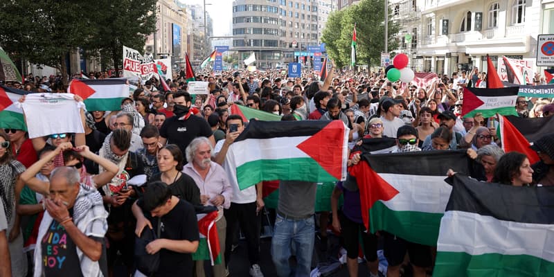 Les manifestants pro-palestiniens perturbent la dernière étape de la Vuelta à Madrid, le 14 septembre 2025