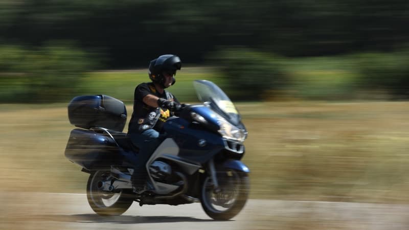 Une quinzaine de motards ont soutenu, vendredi, un jeune collégien de 12 ans victime de harcèlement dans son ancien collège à Tours.