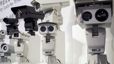 Des caméras de sécurité utilisant la reconnaissance faciale exposées lors d'un salon sur les systèmes de sécurité publique en octobre 2018 à Pékin