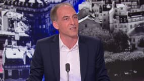 Raphaël Glucksmann ce dimanche 19 mai 2024 sur le plateau de BFMTV.