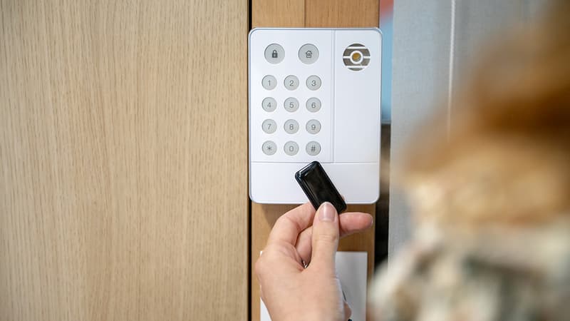 Partez sereinement en vacances avec la télésurveillance IMA Protect, 3 mois offerts (durée limitée)