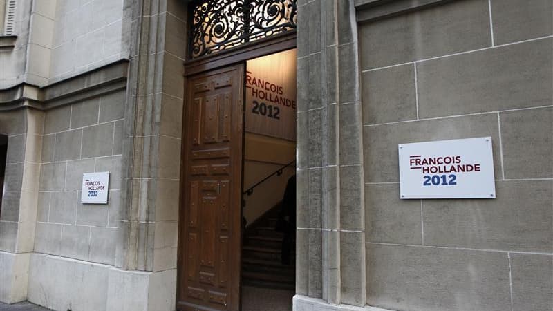 Siège de campagne de François Hollande, à Paris. Le candidat socialiste a fortement amélioré son image dans l'opinion et convaincu une majorité de Français grâce à son premier grand discours de campagne dimanche dernier, selon un sondage BVA pour Orange,