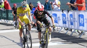Jonas Vingegaard et Tadej Pogacar lors de l'ascension du Mont Ventoux sur le Tour de France, le 22 juillet 2025