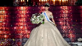 Eve Gilles, Miss Nord-Pas-de-Calais, élue Miss France 2024 lors d'une cérémonie organisée à Dijon (Côte-d'Or), le 16 décembre 2023.