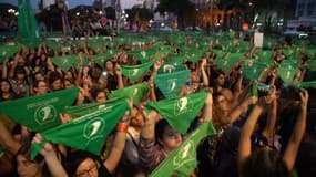  Elles manifestent pour légaliser totalement l’avortement en Argentine 
