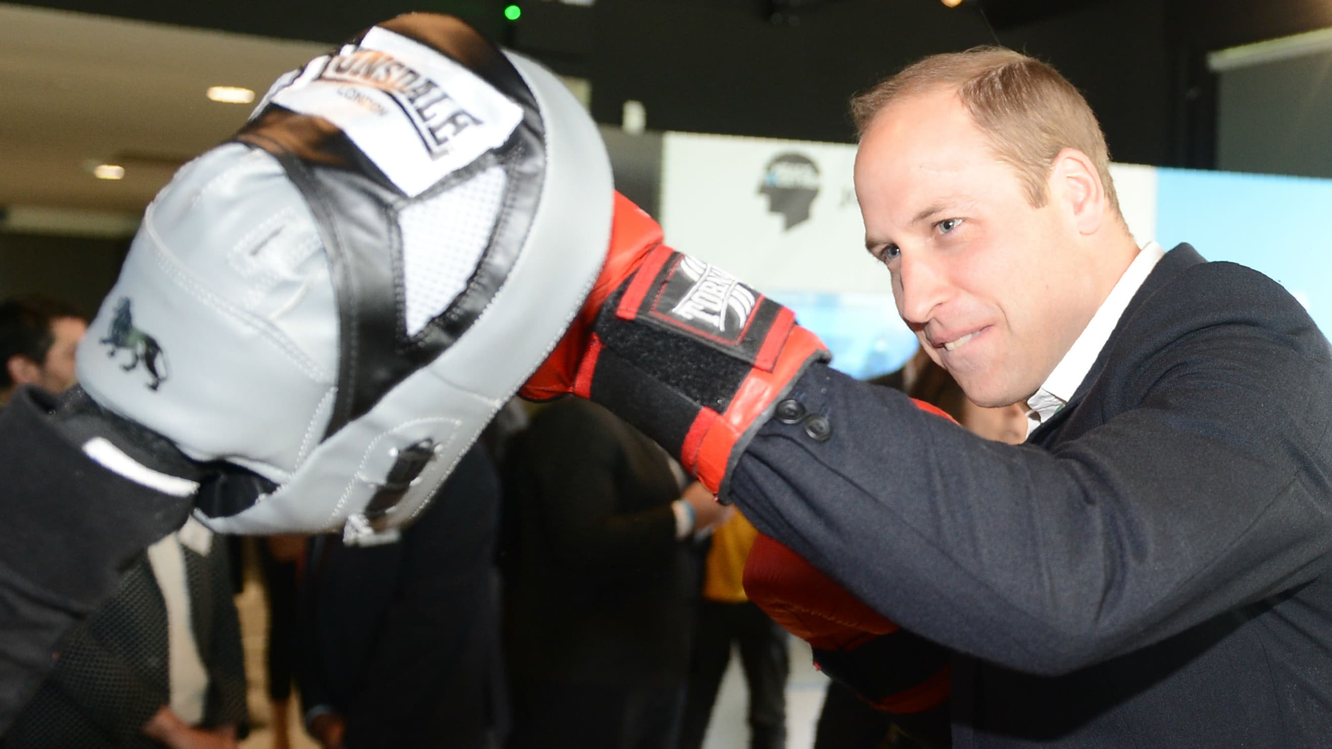Le prince William boxe à Londres le 16 mai 2016 Le prince William boxe à Londres le 16 mai 2016