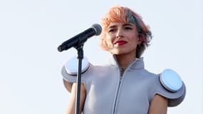 Flore Benguigui avec L'Impératrice à Coachella le 12 avril 2024