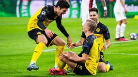 Haaland félicité par ses coéquipiers après son premier but face au PSG