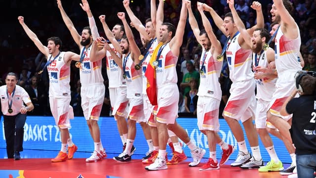 Les Espagnols fêtent leur sacre européen sur le podium