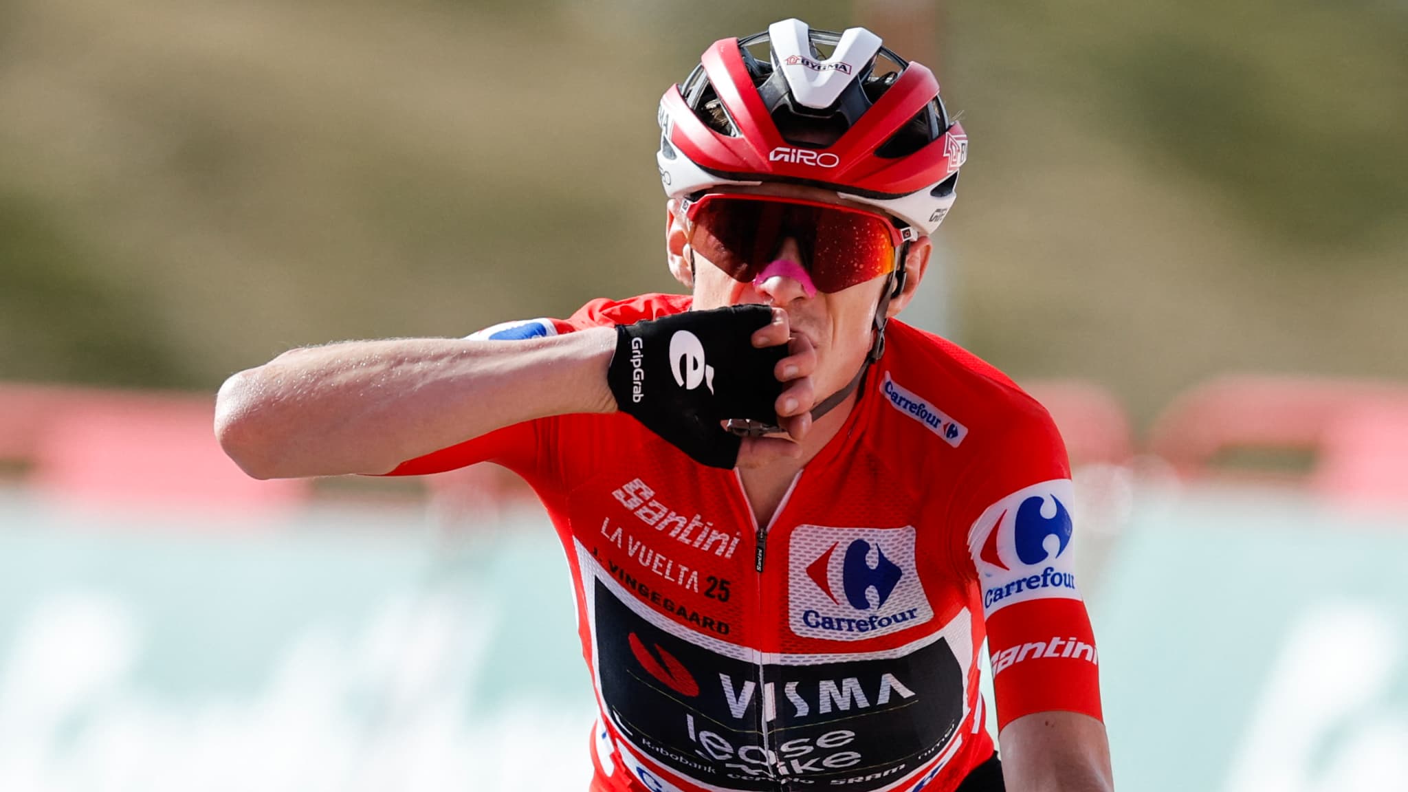 "ELLE NE RESTERA PAS DANS LES ANNALES": SUR UNE VUELTA TOTALEMENT CHAMBOULÉE, LE SACRE DE JONAS VINGEGAARD A-T-IL ENCORE DE LA VALEUR?