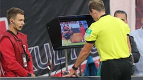 Le VAR est utilisé en Ligue 1 depuis un an et demi.