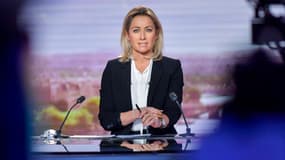 La journaliste Anne-Sophie Lapix, sur le plateau du 20H de France le 25 janvier 2022.