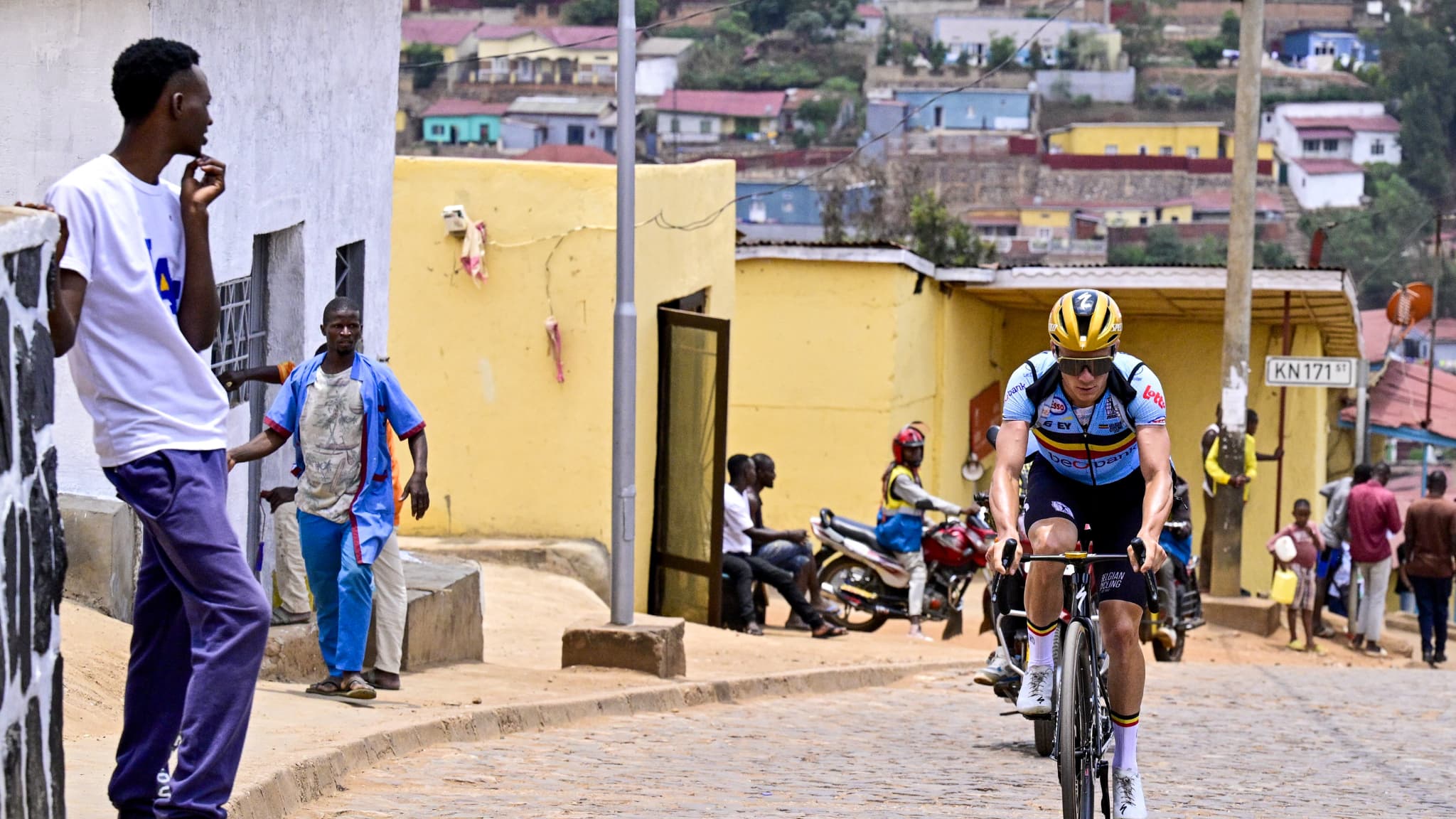 "ON NE S'HABITUE PAS À LA POLLUTION": QUELS RISQUES ENCOURENT LES COUREURS DES MONDIAUX DANS L'AIR POLLUÉ DE KIGALI?