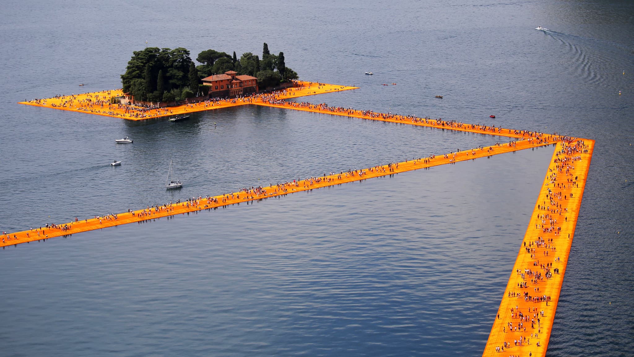 Les "Jetées flottantes" de Christo, en Italie.