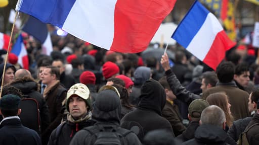 Des incidents entre quelques centaines de manifestants et les forces de l'ordre ont éclaté dimanche soir à la fin de la manifestation.