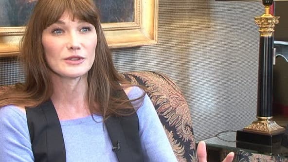 Carla Bruni-Sarkozy a déclaré, ce vendredi, que "c'était une erreur" de s'exprimer personnellement dans les médias sur la mise en examen de son mari, Nicolas Sarkozy.