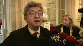 Affaire Mila: "Dans ce pays, on ne menace pas de mort les gens parce qu'ils ont une opinion qui déplaît", déclare Jean-Luc Mélenchon, 