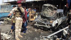 A proximité de Kerbala, en Irak. Une série d'attentats perpétrés mardi dans le centre et le sud de l'Irak ont fait une trentaine de morts, près de lieux saints chiites. /Photo prise le 3 juillet 2012/REUTERS/Mushtaq Muhammed