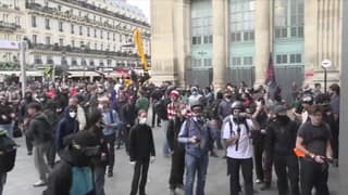 Des manifestants sur le parvis de la gare du Nord à Paris le mercredi 10 septembre 2025.