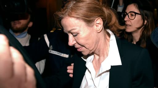 Patricia Ménard, l'ancienne épouse de Jérôme Cahuzac, à son arrivée au tribunal, à Paris le 8 février 2016