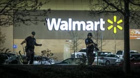 Des policiers devant le Walmart de Thorton, dans le Colorado, après une fusillade, en novembre 2017