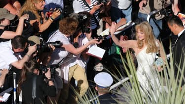 Arielle Dombasle sur le tapis rouge de Cannes, le 23 mai dernier.
