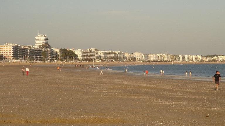 Les plages désertées par les Français cet été ?