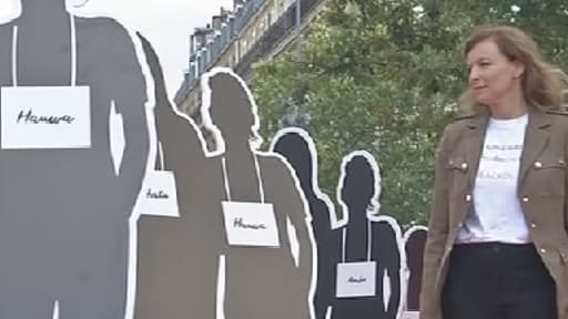 Valérie Trierweiler a inauguré lundi une exposition dans le cadre de la mobilisation "Bring back our girls".