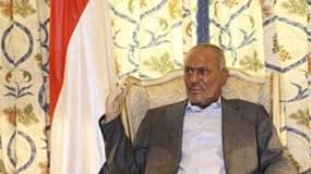 Le président yéménite Ali Abdallah Saleh a annoncé samedi dans une allocution retransmise par la télévision nationale qu'il quitterait le pouvoir "dans les jours à venir". /Photo prise le 10 juin 2011/REUTERS/Handout