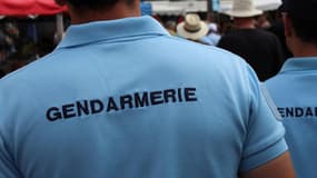 Détail d'un uniforme de gendarmerie (illustration).