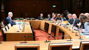L'ancien minsitre de l'Economie Bruno Le Maire avant son audition par la commission des finances du Sénat sur le dérapage budgétaire, à Paris le 7 novembre 2024