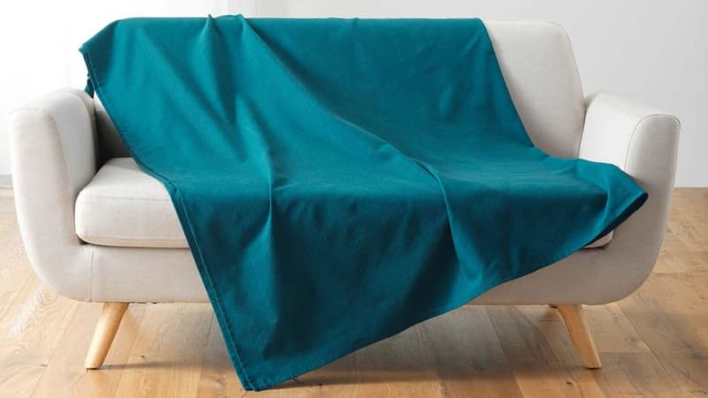 Comment résister à la douceur de ce plaid grand format à prix mini ?