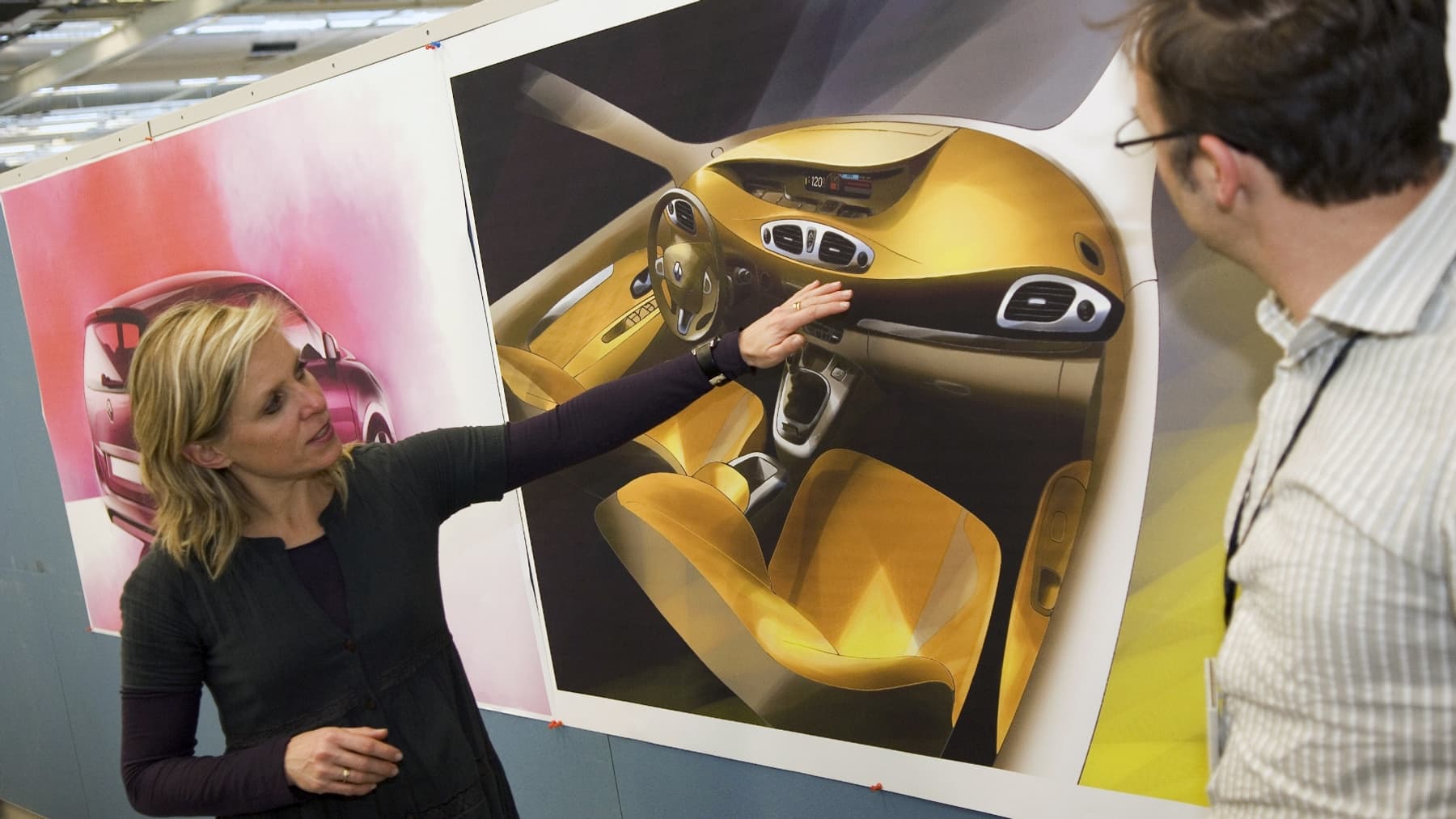 Les derniers Scénic et Mégane ont été conçus avec Agneta Dahlgren aux commande. Les derniers Scénic et Mégane ont été conçus avec Agneta Dahlgren aux commande.