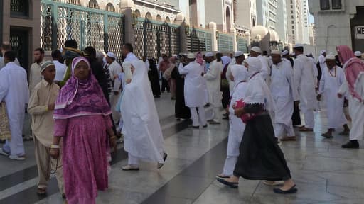 Sortie de la grande mosquée de Médine, en Arabie Saoudite, en novembre 2010.