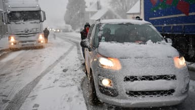 Des voitures sous la neige en Eure-et-Loir, le 21 novembre 2024. (Illustration)