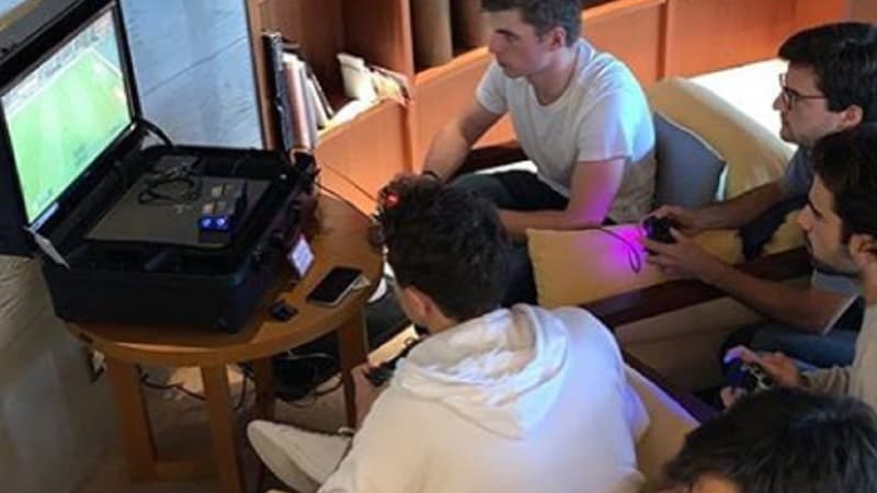 Verstappen joue au jeux vidéos