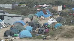 Manuel Valls annonce le projet d'un camp de migrants pour remplacer la "jungle" à Calais.