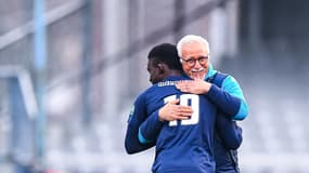 Bamba Dieng tombe dans les bras de Nasser Larguet