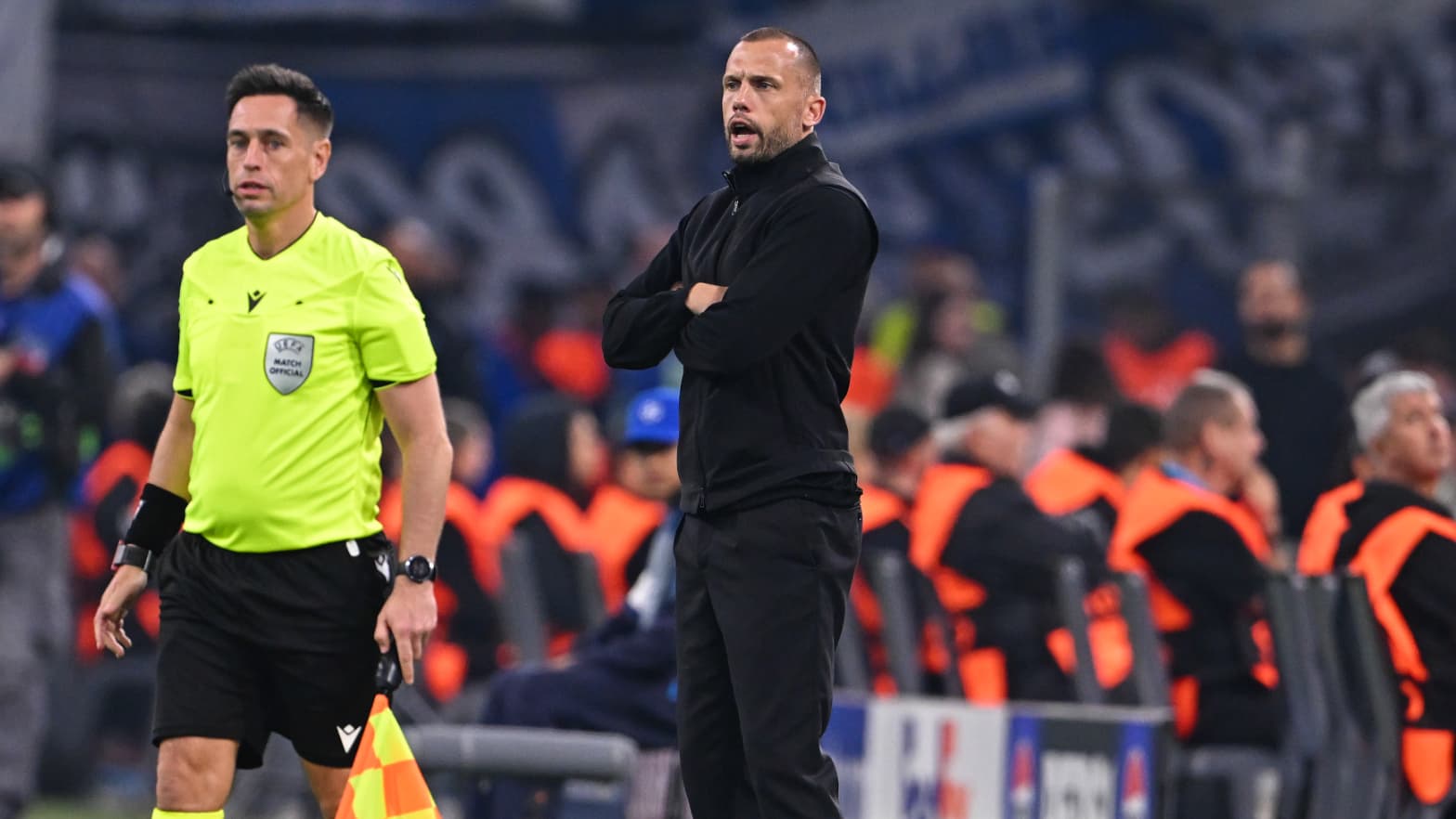 "ILS ÉTAIENT TROP FORTS POUR NOUS": L'ENTRAÎNEUR DE L'AJAX S'INCLINE DEVANT L'OM APRÈS LA CORRECTION REÇUE AU VÉLODROME