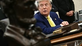 Donald Trump dans le Bureau ovale à la Maison Blanche le 18 juin 2025