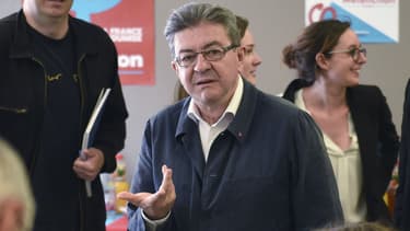 Jean-Luc Mélenchon lors d'une conférence de presse sur les législatives, le 23 mai 2017 à Lille