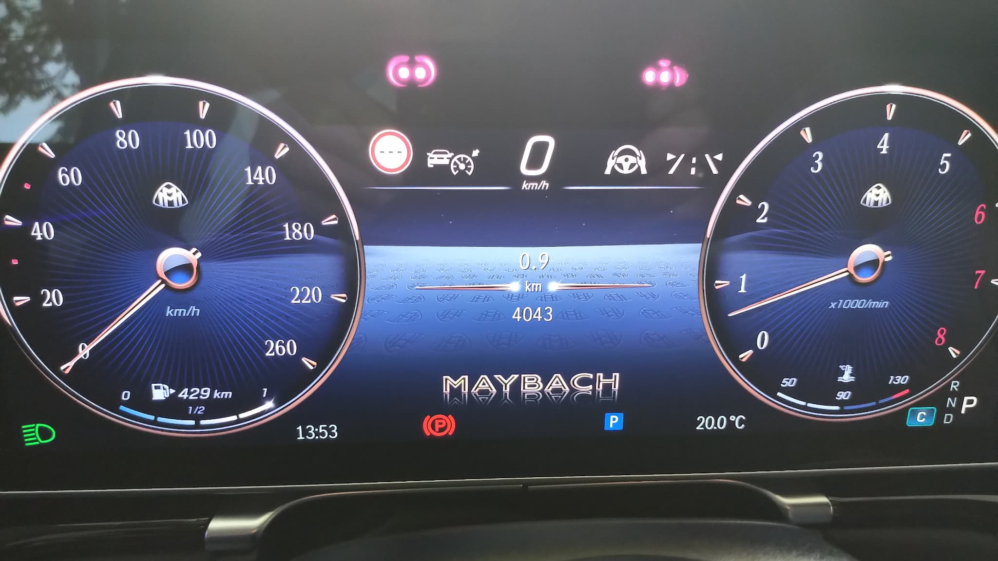 Cette S680 offre des accélérations du 0 à 100km/h en 4,5 secondes, au niveau de nombreuses sportives, malgré ses 2,3 tonnes.