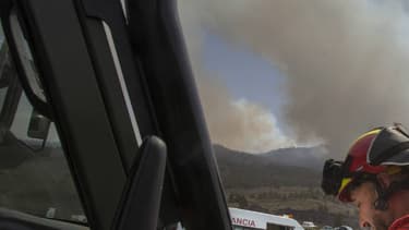 Quelque 200 personnes, six hélicoptères et un hydravion étaient mobilisés pour tenter de contrer la progression des flammes