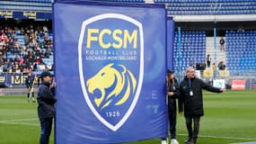 Le logo de Sochaux lors d'un match de Ligue 2 en avril 2023