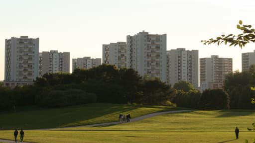 Les immeubles de La Courneuve vus du parc du même nom, en banblieue parisienne.