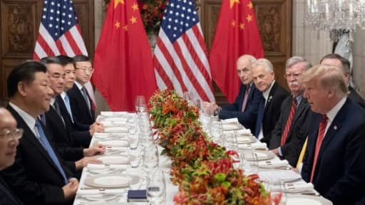 Les présidents américain Donald Trump et chinois Xi Jinping, avec leurs délégations, le 1er décembre 2018 à Buenos Aires Les présidents américain Donald Trump et chinois Xi Jinping, avec leurs délégations, le 1er décembre 2018 à Buenos Aires