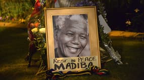 Nelson "Madiba" Mandela s'est éteint le 5 décembre 2013. Un an plus tard, l'Afrique du Sud s'apprête à lui rendre un vibrant hommage, notamment avec 6 minutes et 7 secondes de silence.