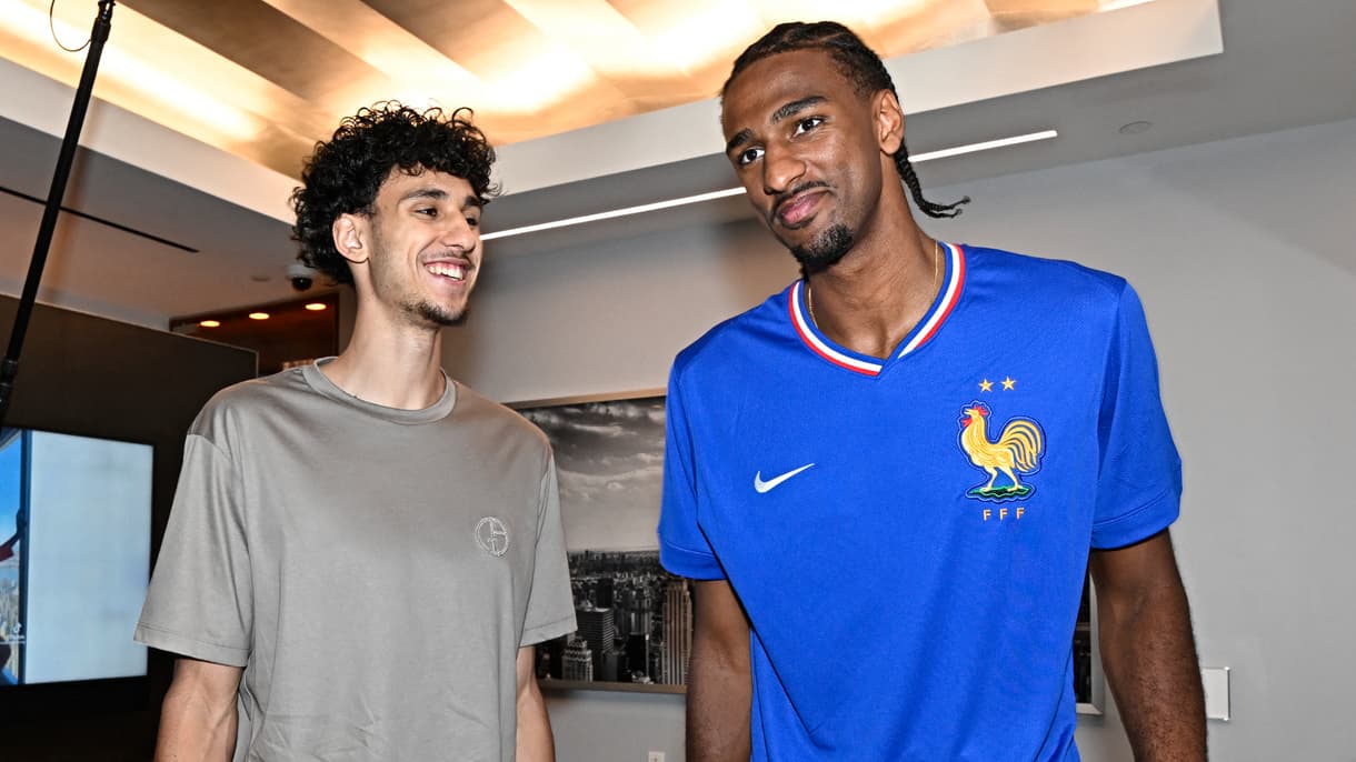 Zaccharie Risacher et Alexandre Sarr avant la draft NBA, le 25/06/2024
